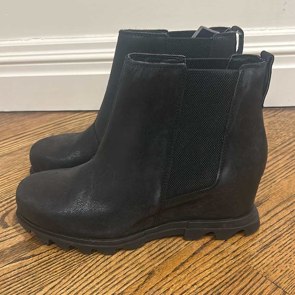 New Without Box Sorel Women’s Joan of Arctic Wedge III Chelsea Boots Size 12